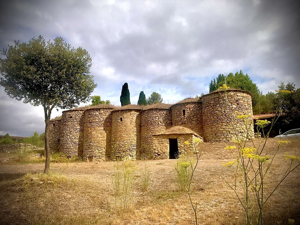 Tinas de vino de piedra seca en el Bages (Archivo Asociación Camí Ramader de Marina)